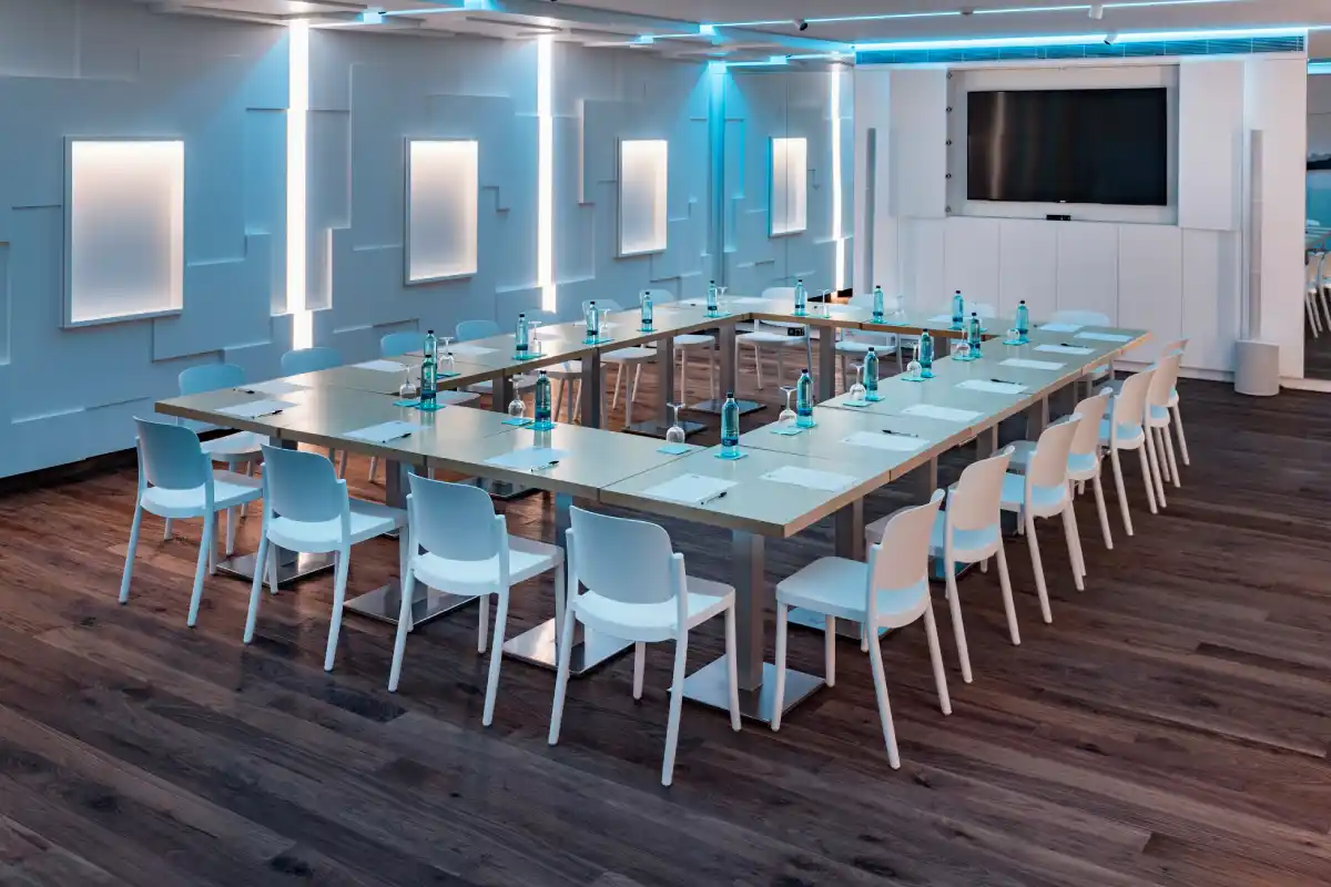 Square-shaped table for event room at Hotel Alhambra