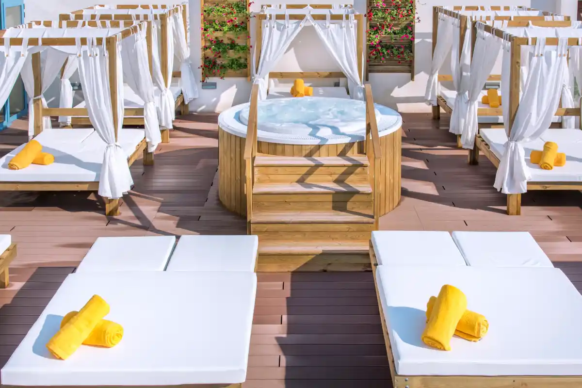 Балийские кровати полотенца Hotel Alhambra Santa Susanna