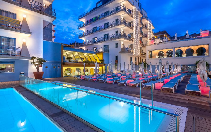 Piscina exterior Hotel Alhambra Santa Susanna Piscina exterior Hotel Alhambra Santa Susanna