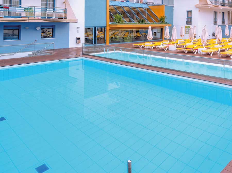 piscina hotel Alhambra santa susanna